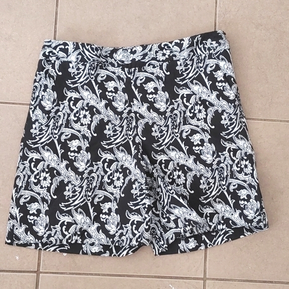 Mario serrani | black & white paisley shorts with pockets - Picture 1 of 3